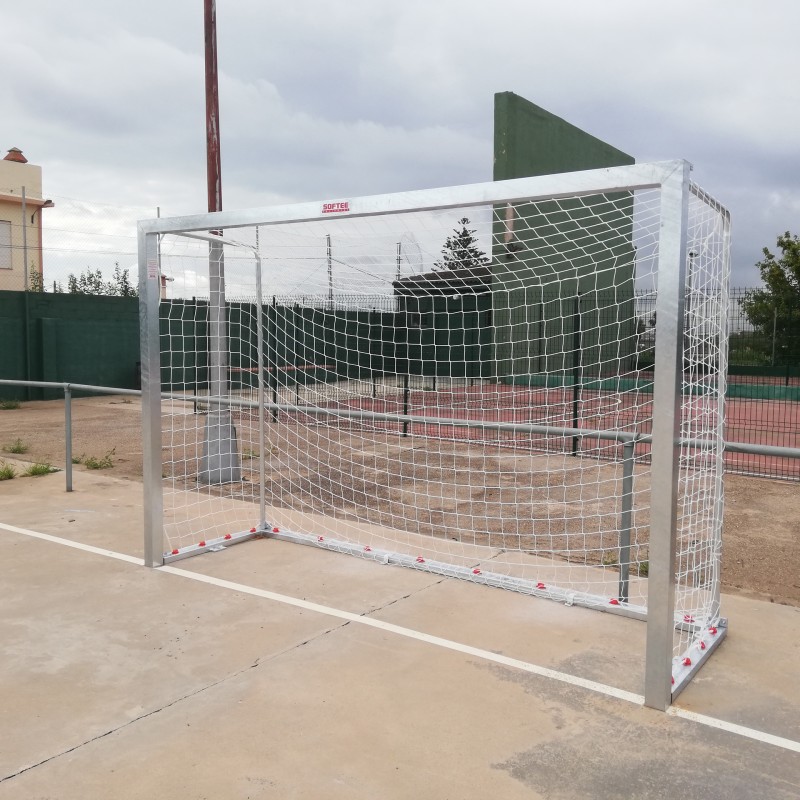 JUEGO PORTERÍAS GALVANIZADAS FÚTBOL SALA/BALONMANO METÁLICAS TRASLADABLES 80X80MM CON BASE 80X40MM